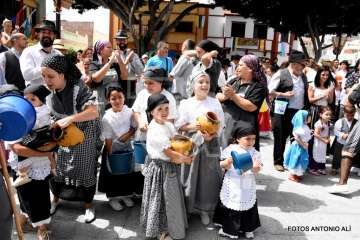 La X edición de la Traída Infantil del Agua, un éxito (Foto Antonio Alí)